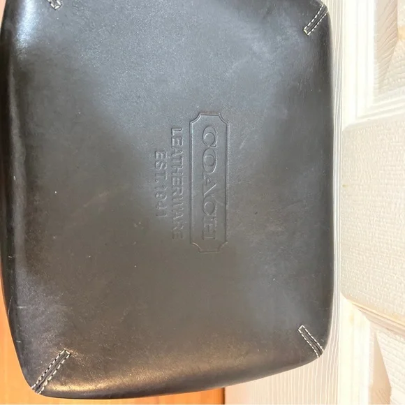 Coach Medium Tote - Picture 4 of 13